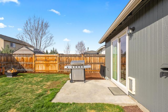 3174 SW Cascade Avenue, Redmond, OR 97756