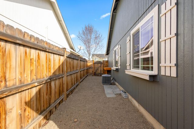 3174 SW Cascade Avenue, Redmond, OR 97756