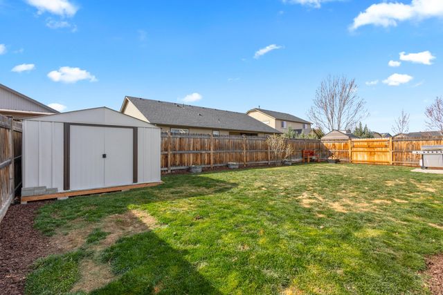 3174 SW Cascade Avenue, Redmond, OR 97756