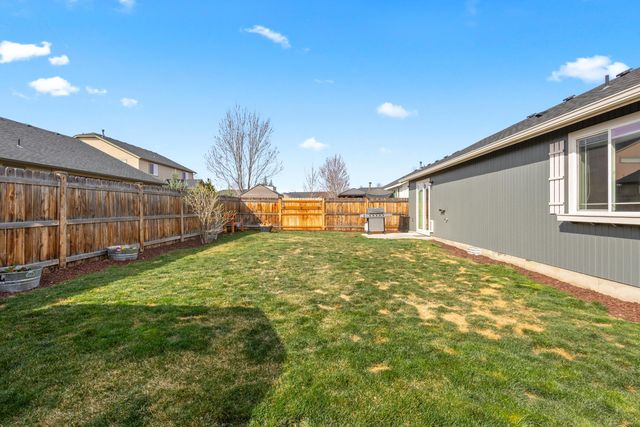 3174 SW Cascade Avenue, Redmond, OR 97756