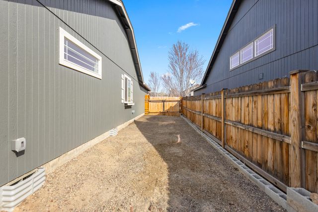 3174 SW Cascade Avenue, Redmond, OR 97756