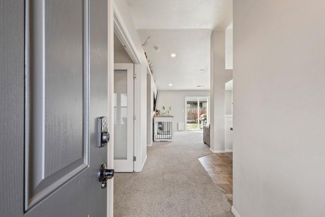 3174 SW Cascade Avenue, Redmond, OR 97756