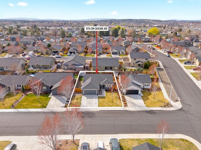 3174 SW Cascade Avenue, Redmond, OR 97756
