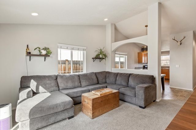 3174 SW Cascade Avenue, Redmond, OR 97756