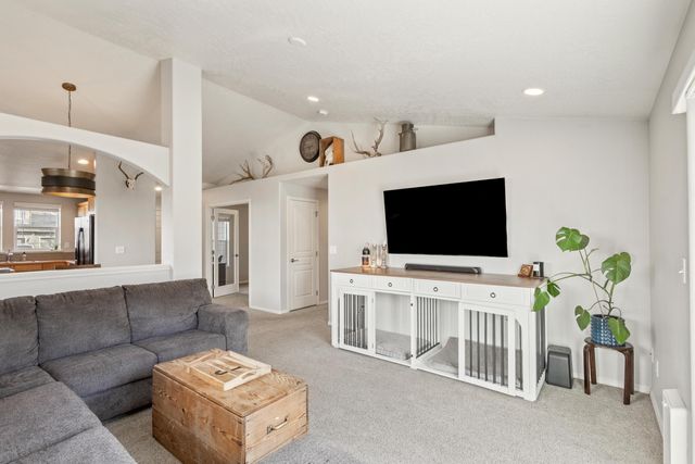 3174 SW Cascade Avenue, Redmond, OR 97756