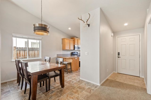 3174 SW Cascade Avenue, Redmond, OR 97756