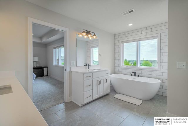 4803 N 189th Street, Elkhorn, NE 68022