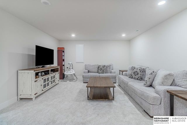 4803 N 189th Street, Elkhorn, NE 68022
