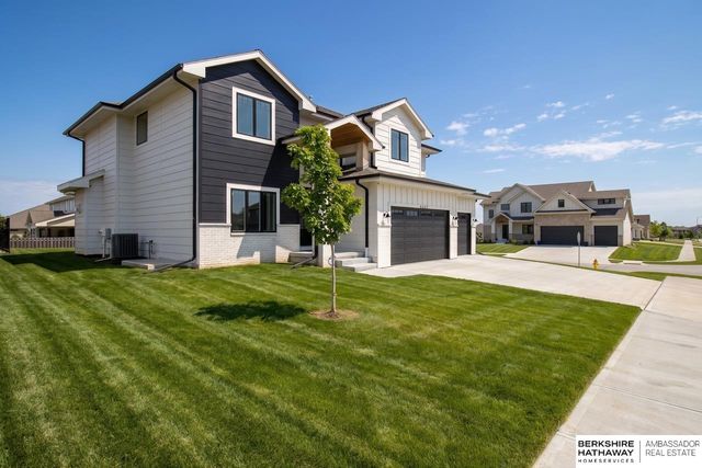 4803 N 189th Street, Elkhorn, NE 68022