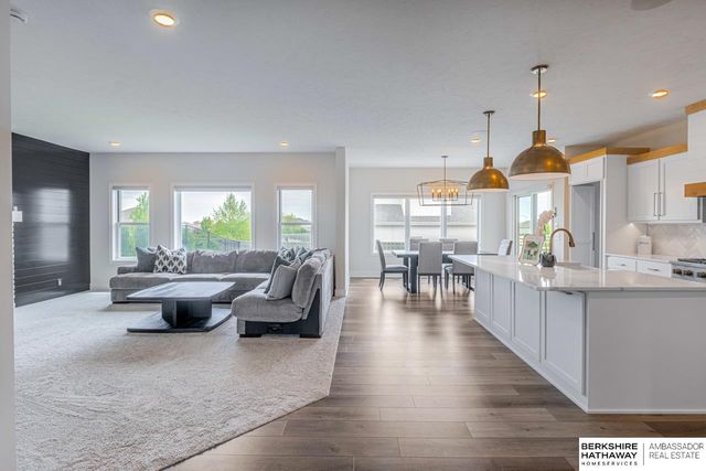 4803 N 189th Street, Elkhorn, NE 68022