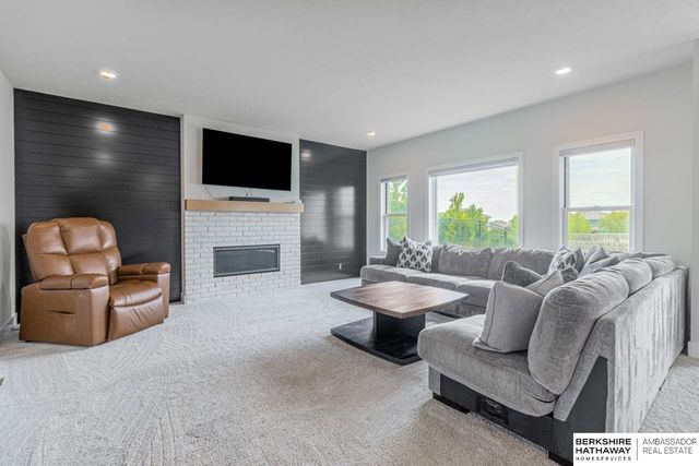 4803 N 189th Street, Elkhorn, NE 68022