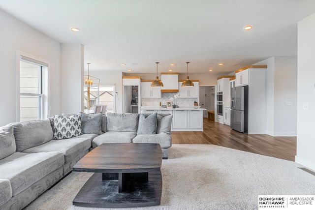 4803 N 189th Street, Elkhorn, NE 68022