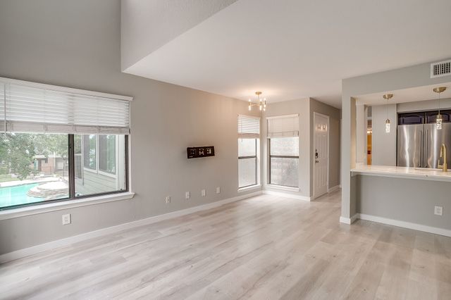 3101 Sondra Drive 207, Fort Worth, TX 76107