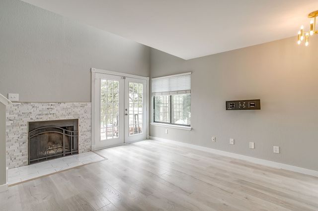 3101 Sondra Drive 207, Fort Worth, TX 76107