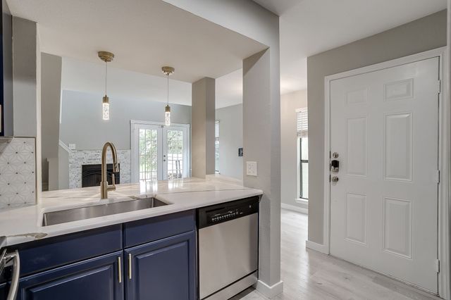 3101 Sondra Drive 207, Fort Worth, TX 76107