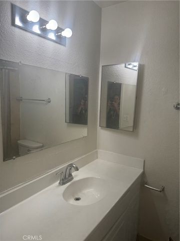 1015 N N Parton C, Santa Ana, CA 92701
