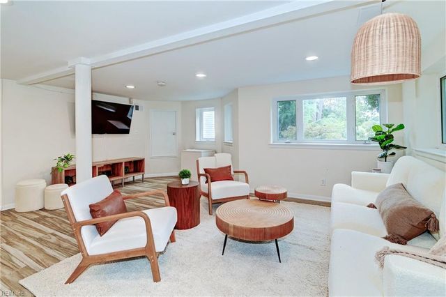 952 Oriole DR, Virginia Beach, VA 23451