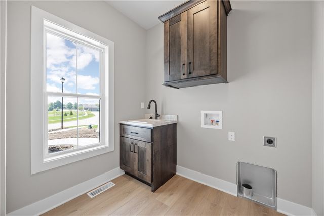 1000 Hampshire Circle, Marion, IA 52302