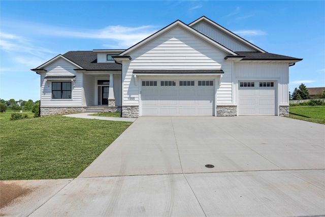 1000 Hampshire Circle, Marion, IA 52302
