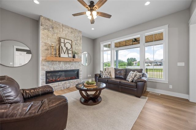 1000 Hampshire Circle, Marion, IA 52302