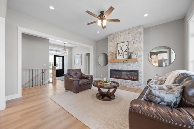 1000 Hampshire Circle, Marion, IA 52302