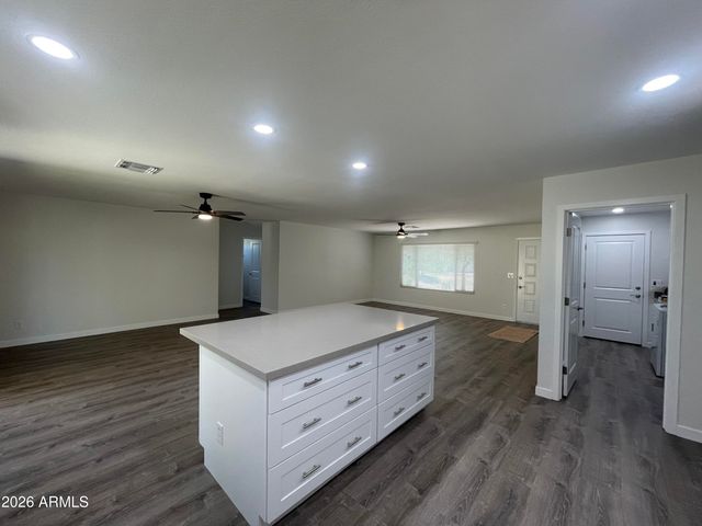 2920 E Michelle Drive, Phoenix, AZ 85032