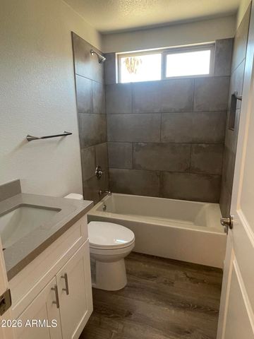 2920 E Michelle Drive, Phoenix, AZ 85032