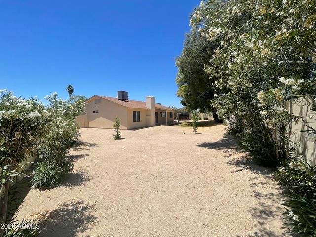 2920 E Michelle Drive, Phoenix, AZ 85032