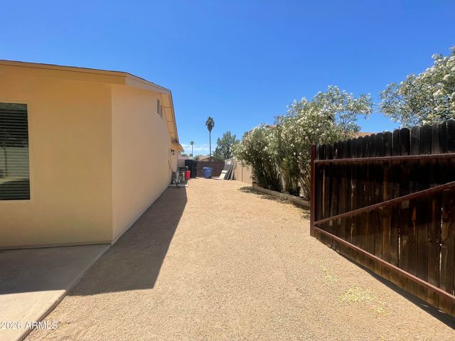 2920 E Michelle Drive, Phoenix, AZ 85032