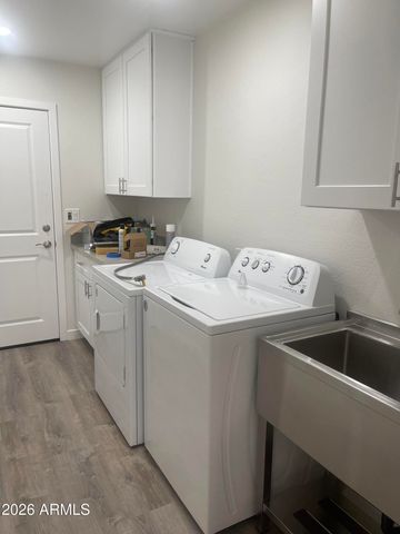 2920 E Michelle Drive, Phoenix, AZ 85032