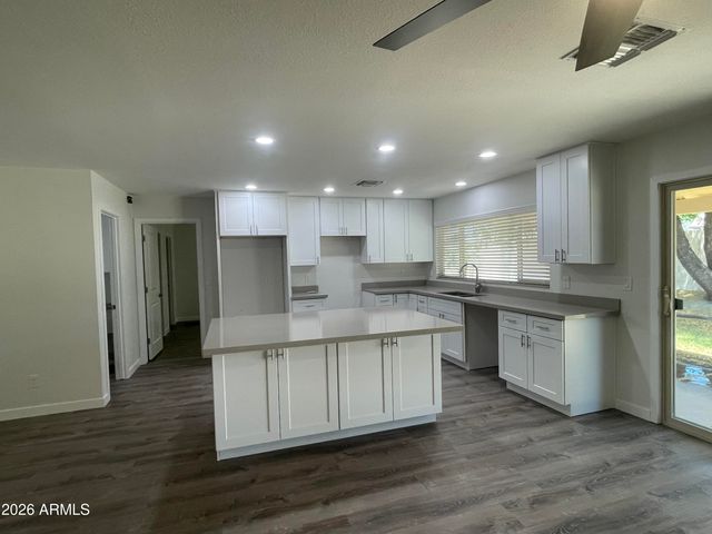 2920 E Michelle Drive, Phoenix, AZ 85032
