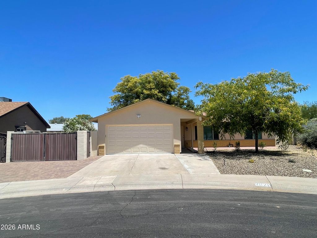 2920 E Michelle Drive, Phoenix, AZ 85032