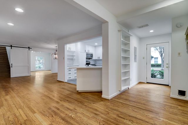 6601 Brompton Road, West University Place, TX 77005