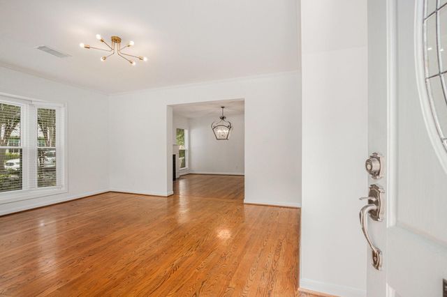 6601 Brompton Road, West University Place, TX 77005