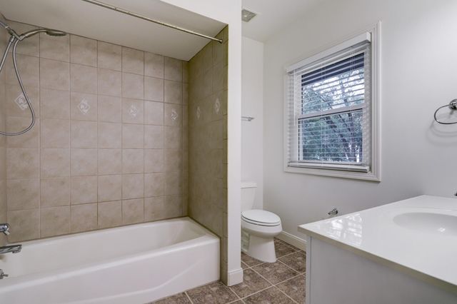 6601 Brompton Road, West University Place, TX 77005