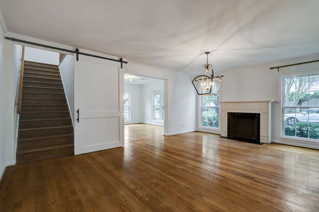6601 Brompton Road, West University Place, TX 77005