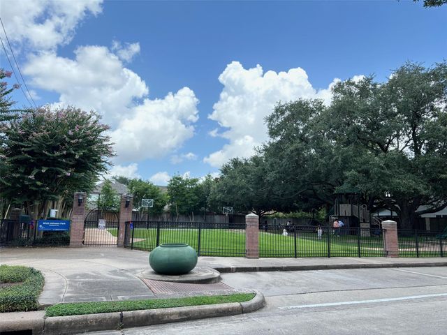 6601 Brompton Road, West University Place, TX 77005