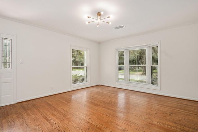 6601 Brompton Road, West University Place, TX 77005