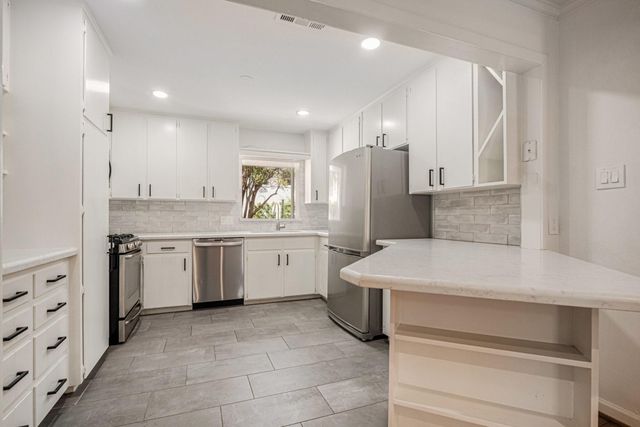 6601 Brompton Road, West University Place, TX 77005