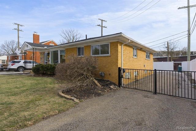 1544 Sheffield Road, Birmingham, MI 48009