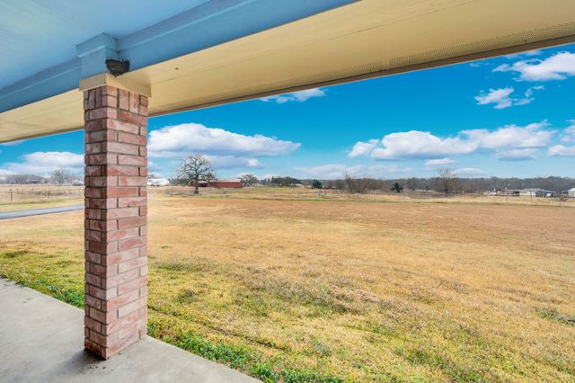 839 Walker Creek Road, Ennis, TX 75119