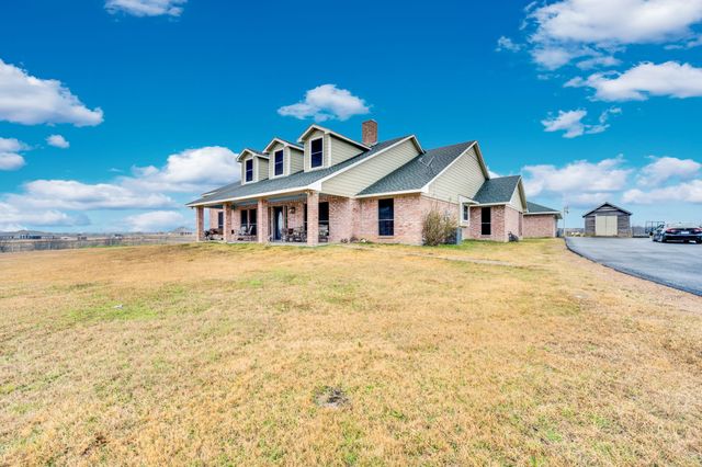 839 Walker Creek Road, Ennis, TX 75119