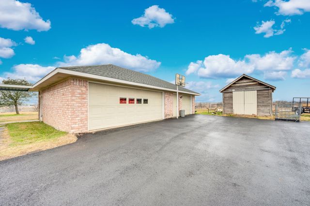 839 Walker Creek Road, Ennis, TX 75119