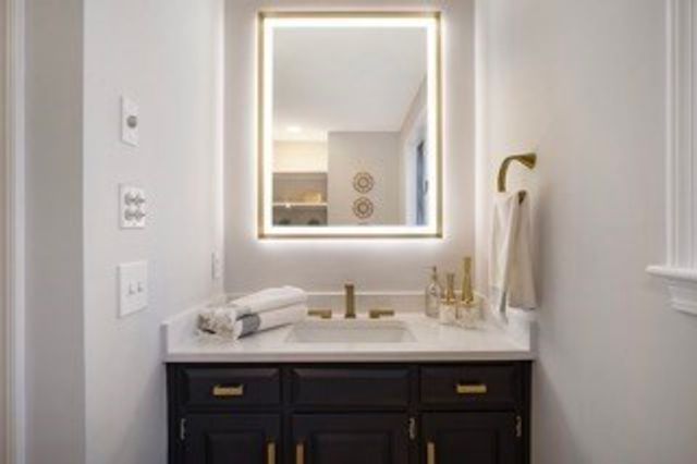 170 Forest Hills Rd, Barnstable, MA 02635