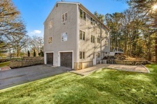 170 Forest Hills Rd, Barnstable, MA 02635