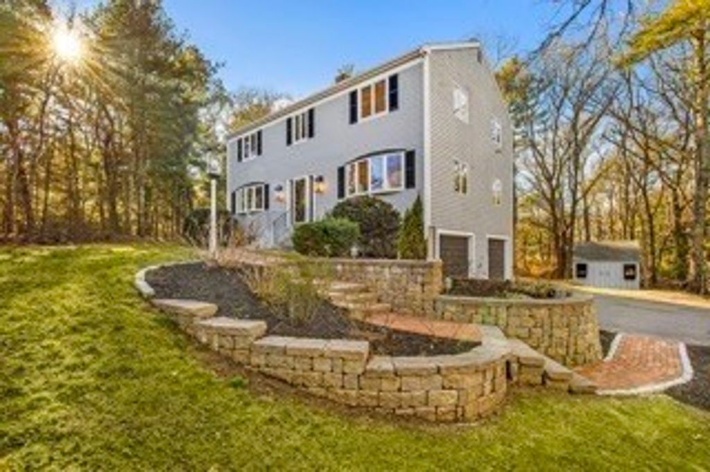 170 Forest Hills Rd, Barnstable, MA 02635