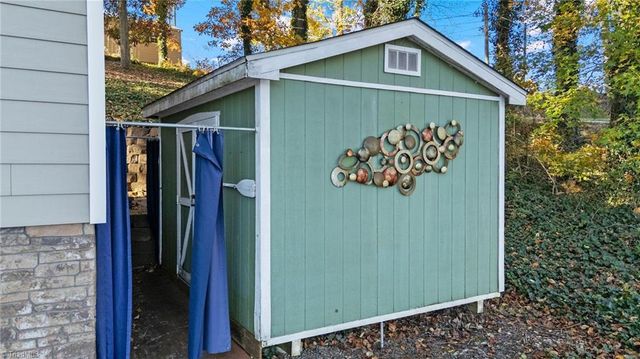 579 Riverview Drive, Lexington, NC 27292