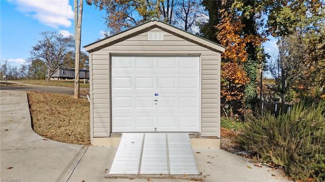 579 Riverview Drive, Lexington, NC 27292