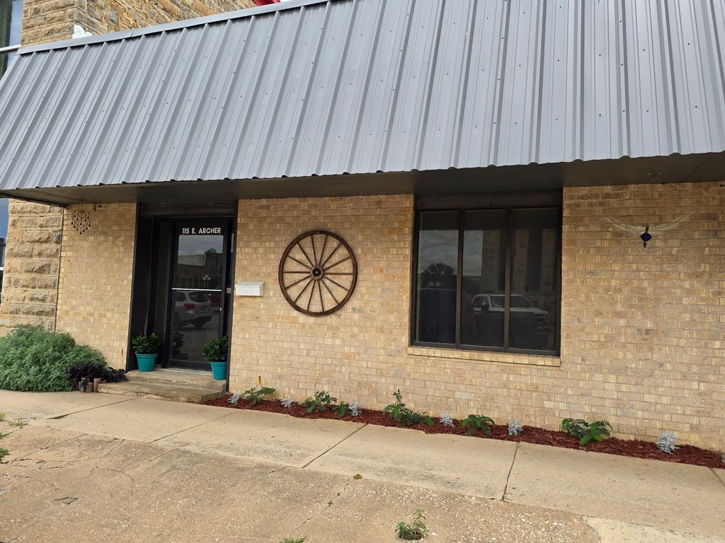 115 E Archer Street, Jacksboro, TX 76458