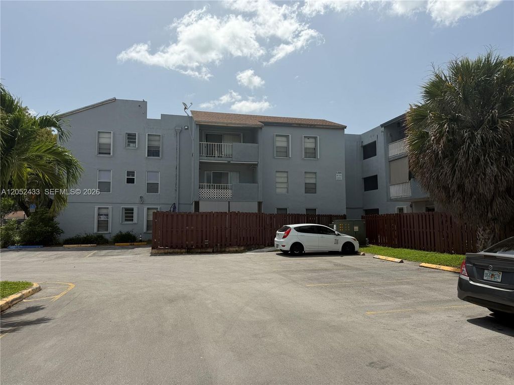 6095 W 18th Avenue S306, Hialeah, FL 33012